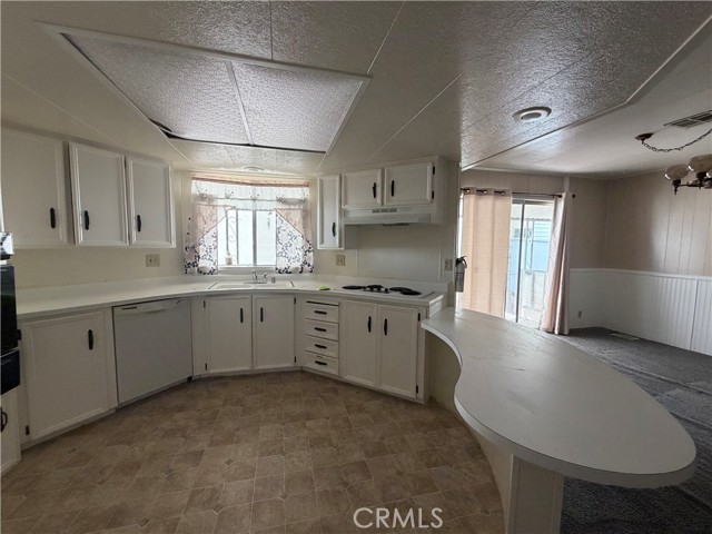 701 Montara Road, Barstow CA: https://media.crmls.org/medias/38813eba-8dda-4b12-a946-741a304ee014.jpg
