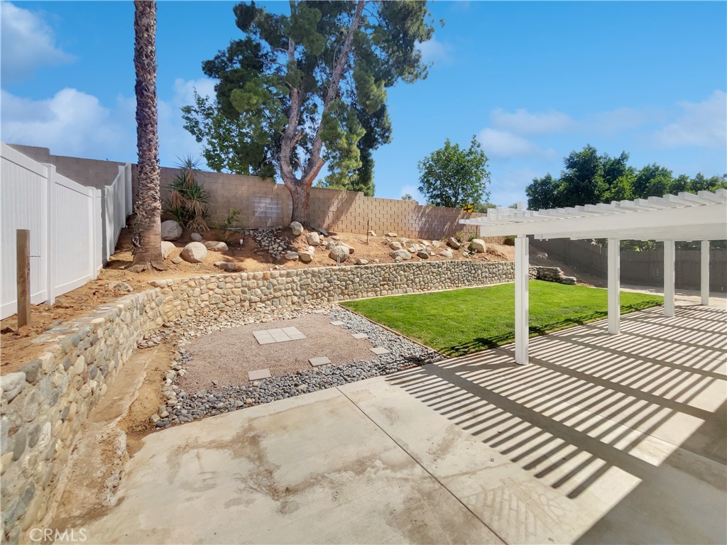 https://media.crmls.org/medias/388296e2-1180-4156-b9d4-a4c213fdd1a1.jpg?preset=X-Large