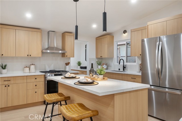 Detail Gallery Image 6 of 32 For 20110 Flallon, Lakewood,  CA 90715 - 4 Beds | 2 Baths