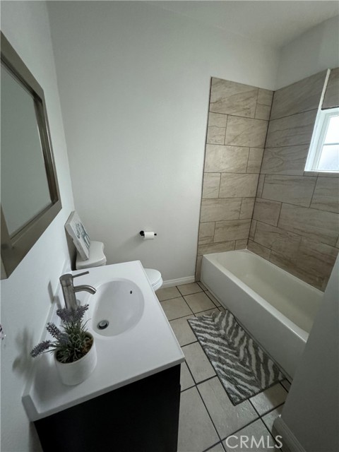Detail Gallery Image 10 of 13 For 533 E 36th, Los Angeles,  CA 90011 - 4 Beds | 2 Baths