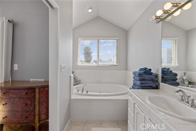412 Colton Street, Newport Beach CA: https://media.crmls.org/medias/3883a285-950d-4851-a706-bf25075024c4.jpg