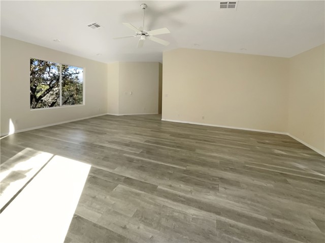 Detail Gallery Image 12 of 22 For 272 Manzanita Ln, Thousand Oaks,  CA 91361 - 4 Beds | 3 Baths