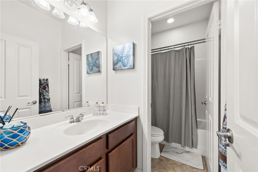 https://media.crmls.org/medias/3884b227-05cf-45f7-abf1-25c9f554409d.jpg?preset=X-Large