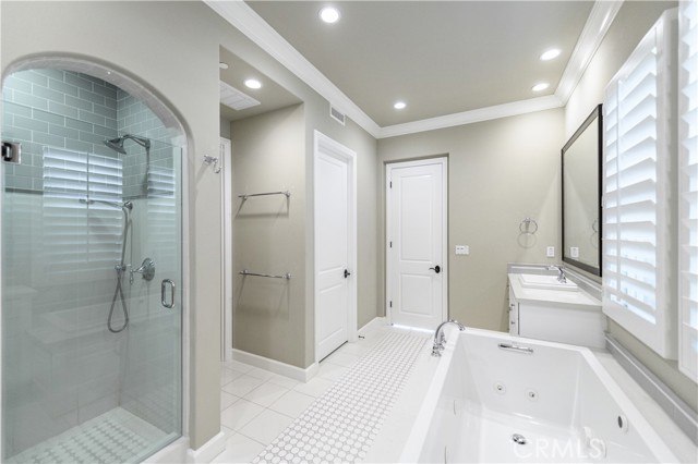 62 Heirloom, Irvine CA: https://media.crmls.org/medias/388536d7-6dd3-47bd-aef8-953013b49806.jpg