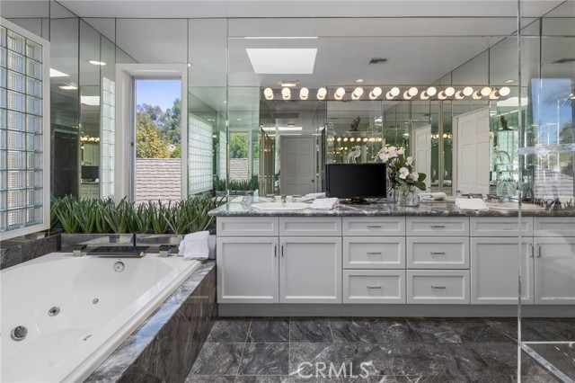 4219 Tarzana Estates Drive, Tarzana CA: https://media.crmls.org/medias/3885a9ec-bc6c-43e0-aaa1-7fa08b312807.jpg