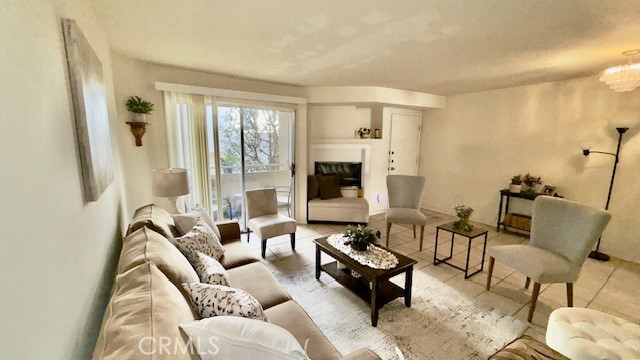 Detail Gallery Image 3 of 24 For 19400 Wyandotte #16,  Reseda,  CA 91335 - 3 Beds | 2 Baths