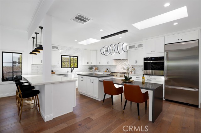 543 N Gardner Street, Los Angeles CA: https://media.crmls.org/medias/388618e4-824c-4e17-8c51-54479615db60.jpg