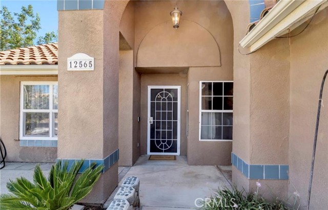 Detail Gallery Image 3 of 11 For 12565 High Desert Rd, Victorville,  CA 92392 - 4 Beds | 2 Baths