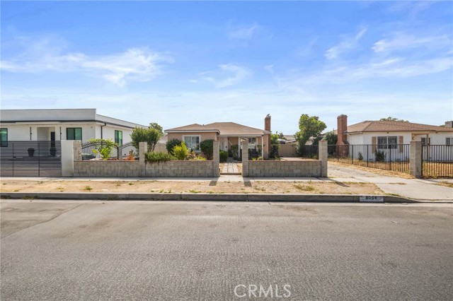 8054 Rhodes Avenue, North Hollywood CA: https://media.crmls.org/medias/388a53a4-3cf5-4e06-b9b8-abaa19d17008.jpg