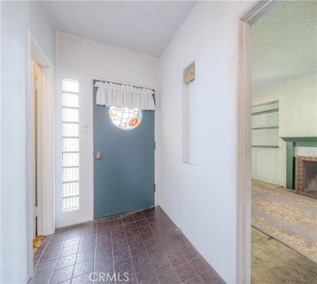 Detail Gallery Image 5 of 47 For 2219 N Flower St, Santa Ana,  CA 92706 - 3 Beds | 1/1 Baths
