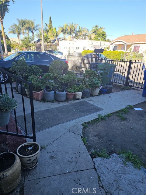 Detail Gallery Image 7 of 20 For 210 85th Place, Los Angeles,  CA 90003 - – Beds | – Baths