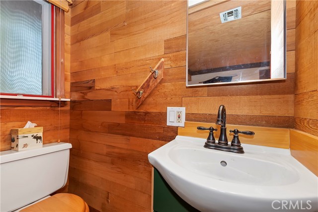 Detail Gallery Image 16 of 32 For 687 Crest Estates Dr, Lake Arrowhead,  CA 92352 - 3 Beds | 2/1 Baths