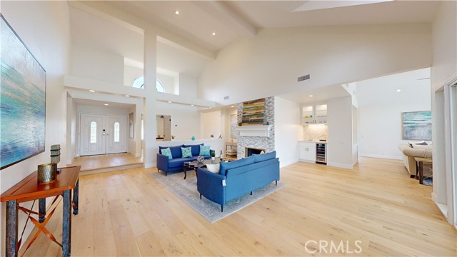 Detail Gallery Image 12 of 56 For 370 Cherry Hills Ct, Thousand Oaks,  CA 91320 - 3 Beds | 3/1 Baths