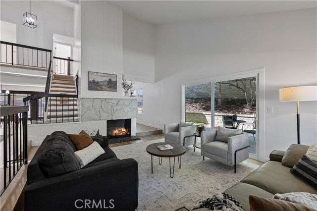 Detail Gallery Image 11 of 52 For 25457 via Macarena, Valencia,  CA 91355 - 5 Beds | 3 Baths