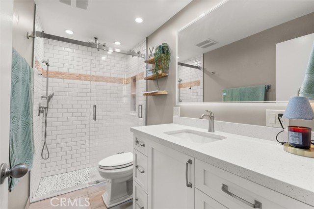 Spacious Modern Bathroom