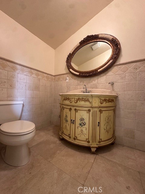 Detail Gallery Image 22 of 51 For 6201 Corbin Ave, Tarzana,  CA 91356 - 5 Beds | 4 Baths