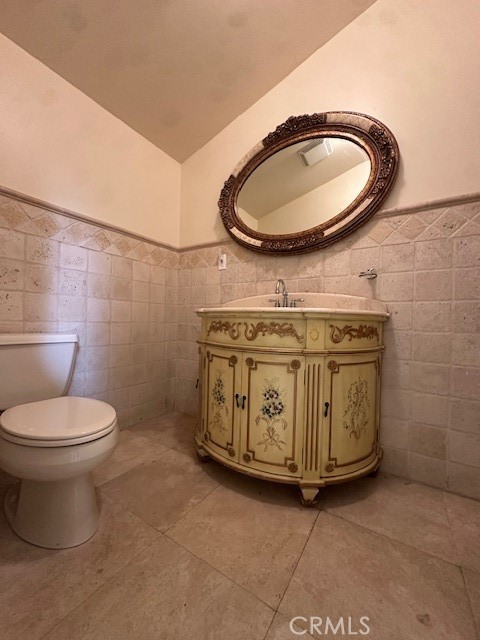 https://media.crmls.org/medias/388ec174-a4be-4d28-bf47-2ef227f66bc6.jpg?preset=X-Large