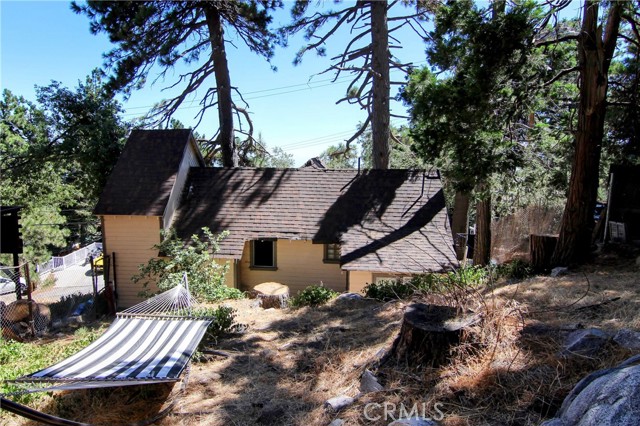 Detail Gallery Image 5 of 24 For 1109 Scenic Way, Rimforest,  CA 92378 - 2 Beds | 1 Baths