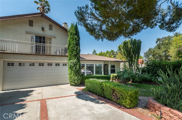 10109 Parr Avenue, Sunland CA: https://media.crmls.org/medias/388f470f-522e-48d9-afd0-e254441d79de.jpg