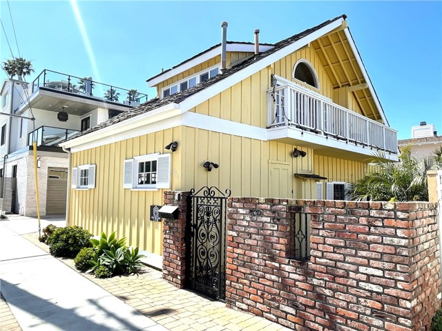 Detail Gallery Image 2 of 57 For 2711 Seaview Ave, Corona Del Mar,  CA 92625 - 2 Beds | 2 Baths