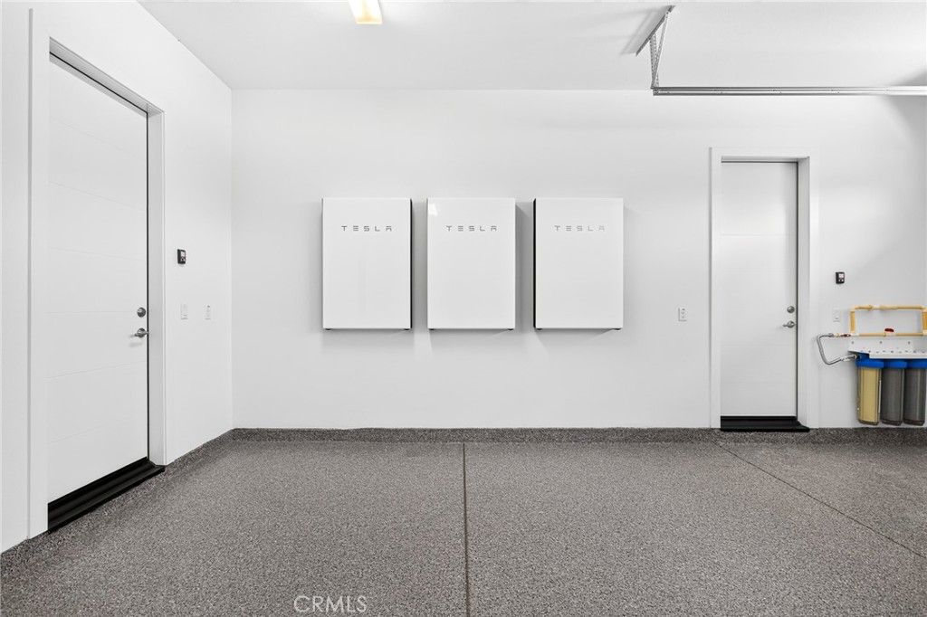 https://media.crmls.org/medias/388f9228-6097-4f82-b89d-d901acc7e43f.jpg?preset=X-Large