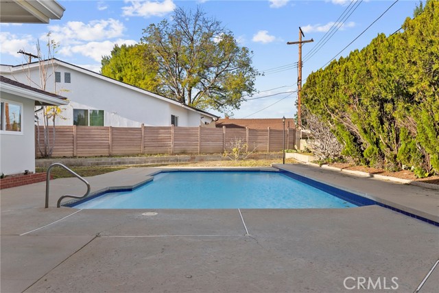 Detail Gallery Image 32 of 55 For 10000 Amestoy Ave, Northridge,  CA 91325 - 4 Beds | 3/1 Baths