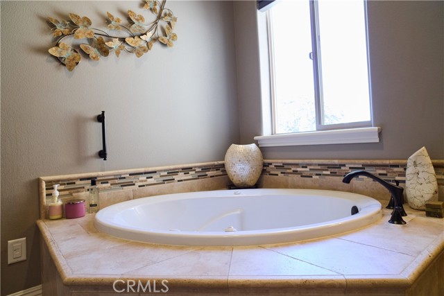 Detail Gallery Image 34 of 73 For 869 Whispering Winds Ln. Ln, Chico,  CA 95928 - 4 Beds | 3/1 Baths