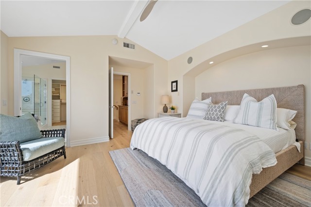 334 Locust Street, Laguna Beach CA: https://media.crmls.org/medias/3891f2b5-b926-4985-852c-ff2cb974b795.jpg