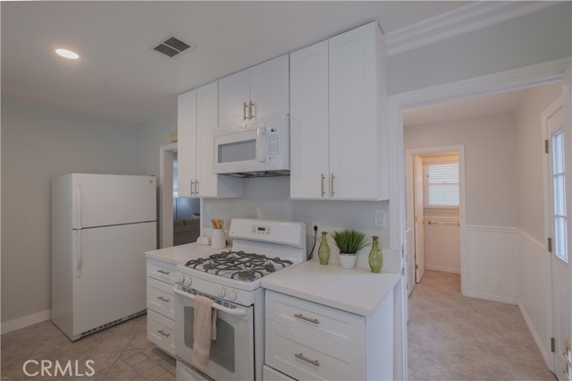 Detail Gallery Image 11 of 30 For 5813 Fanwood Ave, Lakewood,  CA 90713 - 3 Beds | 2 Baths