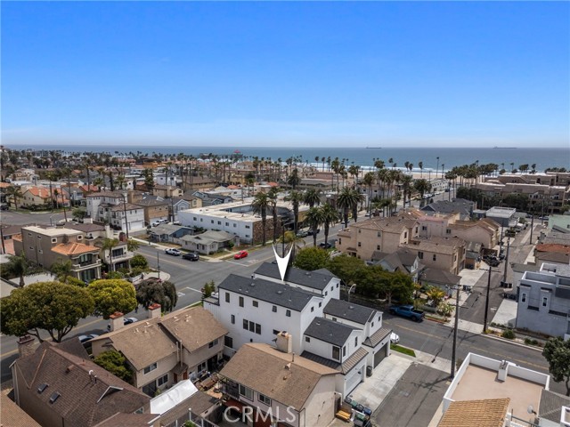 303 12th Street, Huntington Beach CA: https://media.crmls.org/medias/389285db-07e2-4e4c-b0b3-005aa223fa04.jpg