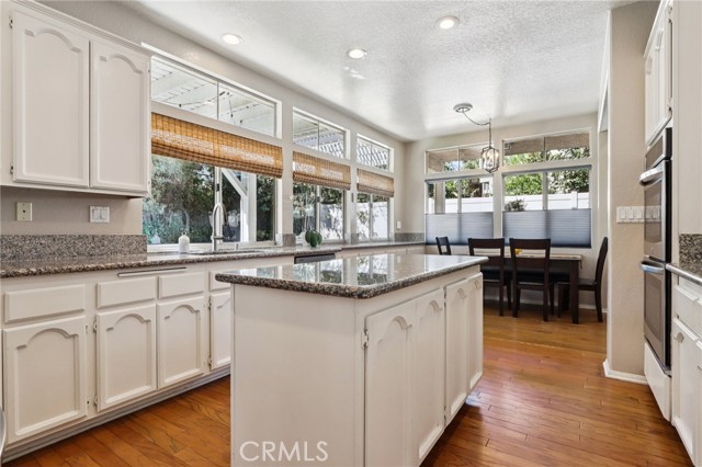 Detail Gallery Image 12 of 67 For 420 Somerset Cir, Corona,  CA 92879 - 5 Beds | 3 Baths