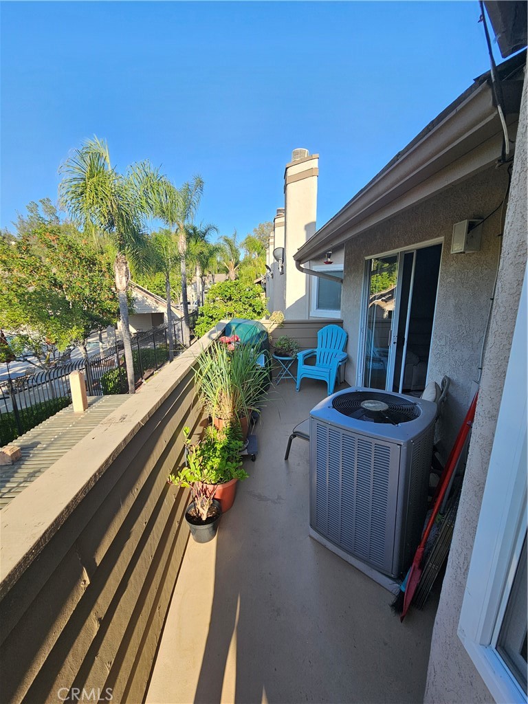 https://media.crmls.org/medias/3893d721-573b-4ce0-8779-1e8d0bef2de9.jpg?preset=X-Large