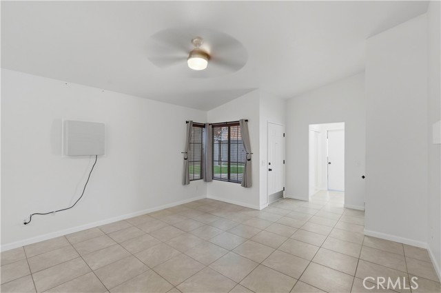 Detail Gallery Image 7 of 34 For 13628 Monterey Ct, Victorville,  CA 92392 - 3 Beds | 2 Baths