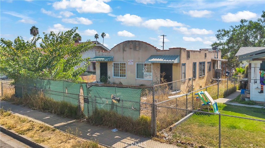 Triplex at 3548 Sabina