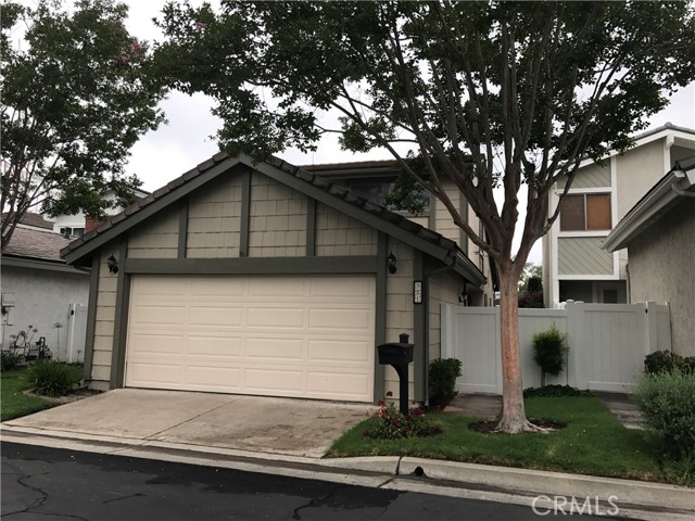 Detail Gallery Image 2 of 52 For 951 S Park Rim Cir, Anaheim Hills,  CA 92807 - 3 Beds | 2 Baths