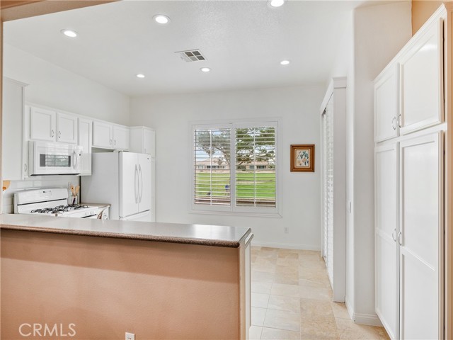 Detail Gallery Image 18 of 36 For 10364 Lakeshore Dr, Apple Valley,  CA 92308 - 2 Beds | 2 Baths