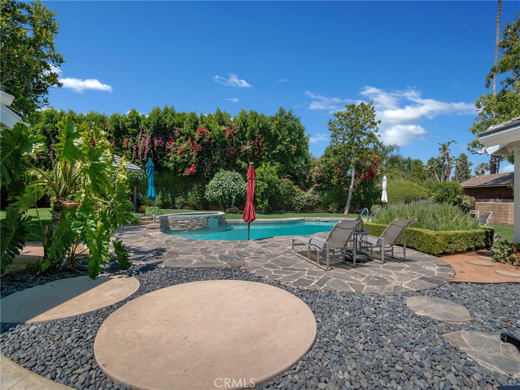 https://media.crmls.org/medias/389687b1-cfb6-4ae5-9a0c-216b063abbb2.jpg?preset=X-Large