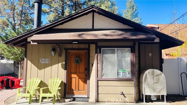 Detail Gallery Image 2 of 33 For 921 Wendy Ave, Big Bear City,  CA 92314 - 2 Beds | 2 Baths