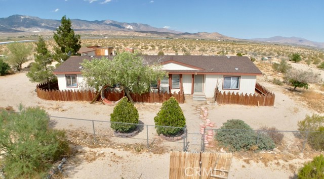 Detail Gallery Image 2 of 14 For 8130 Camp Rock Rd, Lucerne Valley,  CA 92356 - 3 Beds | 2 Baths