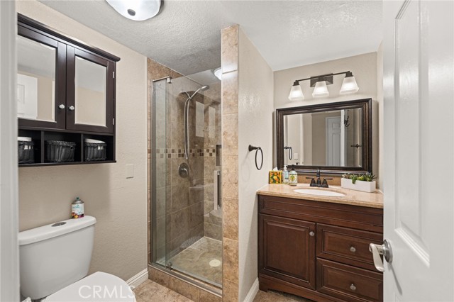 40 Country Wood Drive, Phillips Ranch CA: https://media.crmls.org/medias/3898e9d0-87f7-45ab-b3d5-6b8aa95e051b.jpg