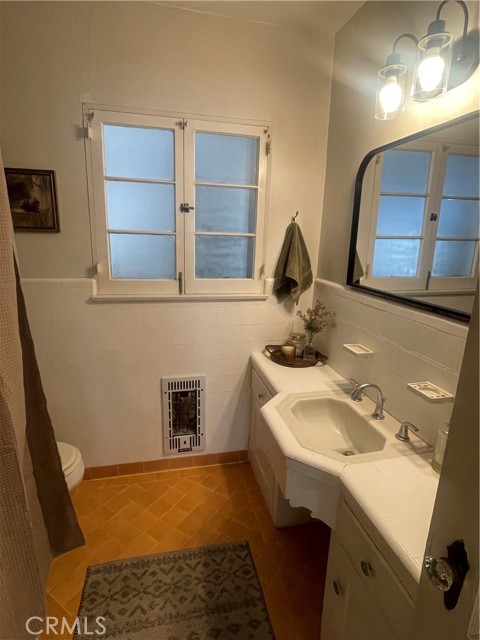 4586 Sunnyside Drive, Riverside CA: https://media.crmls.org/medias/3899ee68-74a6-4234-be97-043282c4684f.jpg