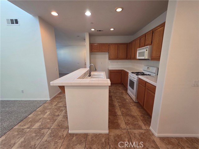 Detail Gallery Image 3 of 25 For 2035 E Harvard Privado, Ontario,  CA 91764 - 3 Beds | 2/1 Baths