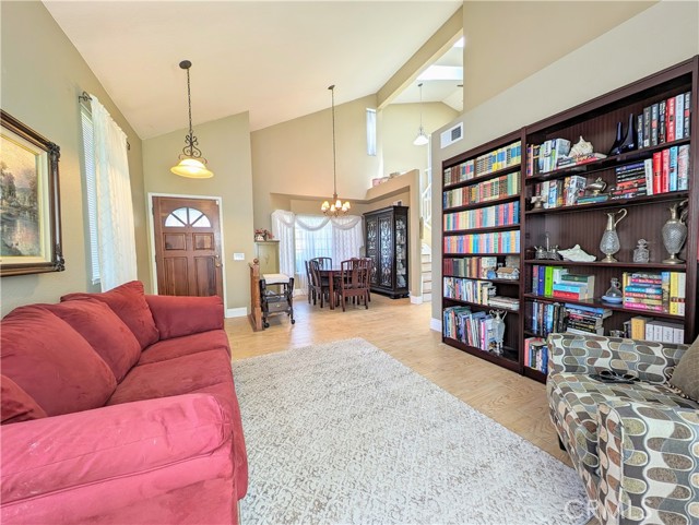 Detail Gallery Image 10 of 59 For 1738 Cambridge Cir, Redlands,  CA 92374 - 3 Beds | 2/1 Baths