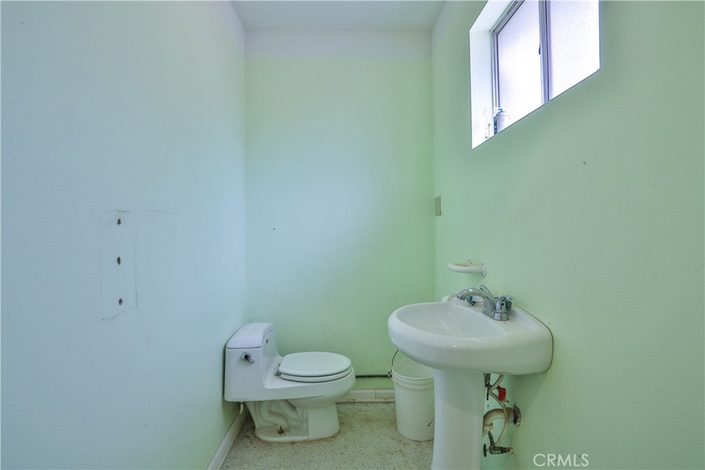 https://media.crmls.org/medias/389ad17b-56d9-4198-8409-2406703a5f86.jpg?preset=X-Large