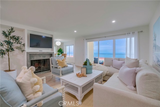3200 La Rotonda Drive, Rancho Palos Verdes CA: https://media.crmls.org/medias/389b152c-b34c-4be5-b4af-520859133ab7.jpg