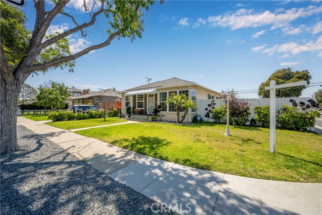 Detail Gallery Image 3 of 55 For 5530 E Mezzanine Way, Long Beach,  CA 90808 - 4 Beds | 3/1 Baths