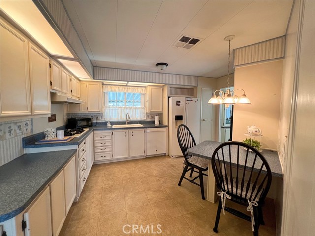 Detail Gallery Image 6 of 10 For 26080 Ivory Palm Dr, Homeland,  CA 92548 - 2 Beds | 2 Baths
