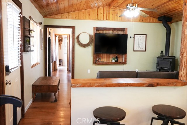 657 Moreno Lane, Sugarloaf CA: https://media.crmls.org/medias/389d76e7-c98a-47e7-949e-7118651f830f.jpg