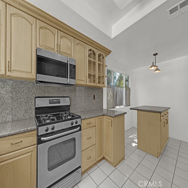 23020 Wrencrest Drive, Calabasas CA: https://media.crmls.org/medias/389dd225-746e-455f-aecb-6491d8d2a5cf.jpg