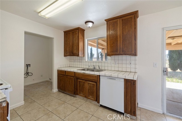 Detail Gallery Image 10 of 24 For 20269 Del Mar Rd, Madera,  CA 93638 - 3 Beds | 2 Baths